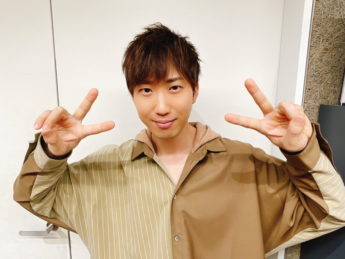 sangwoo_staff's tweet photo. 「Your Song」神戸リリースイベント✨
1部 13:00 〜/ 2部 16:00 〜
おかげさまでCD完売いたしました。
ありがとうございました！

お店でも追加でご購入は頂けますが
特典会には代替えで色紙を準備してますのでご了承ください。大変申し訳ありません！みなさんお待ちしてます✨

#サンウ #TOWER_Kobe https://t.co/JhRH9GL4vB