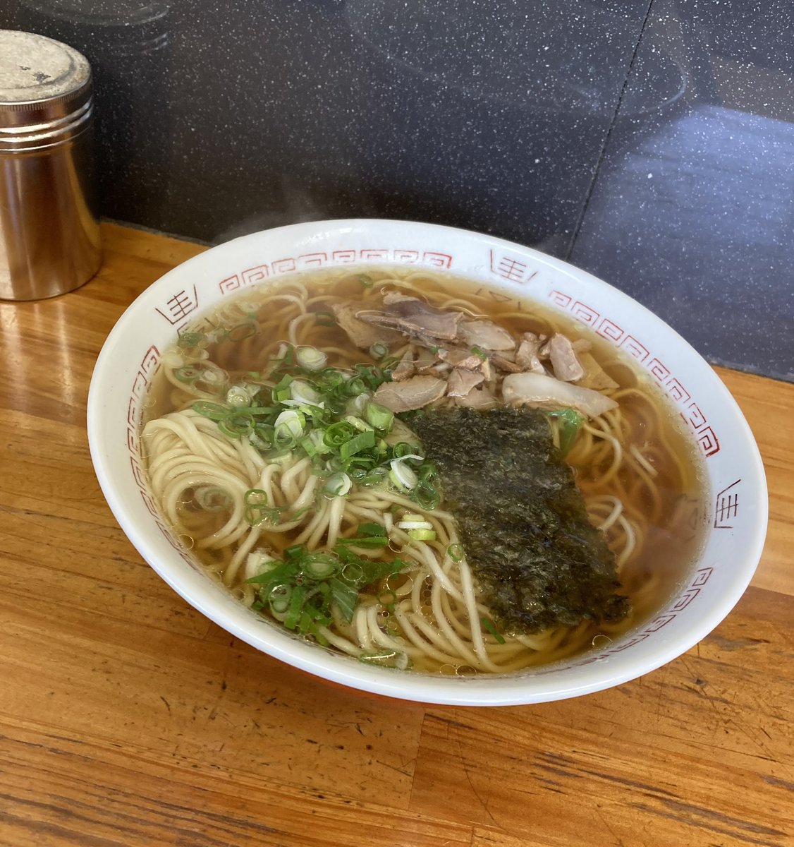 snake_komaje's tweet photo. 今日のお昼は大洲の福ちゃんラーメン🍜
ご馳走様でした。 https://t.co/RiSbkNt5Eh