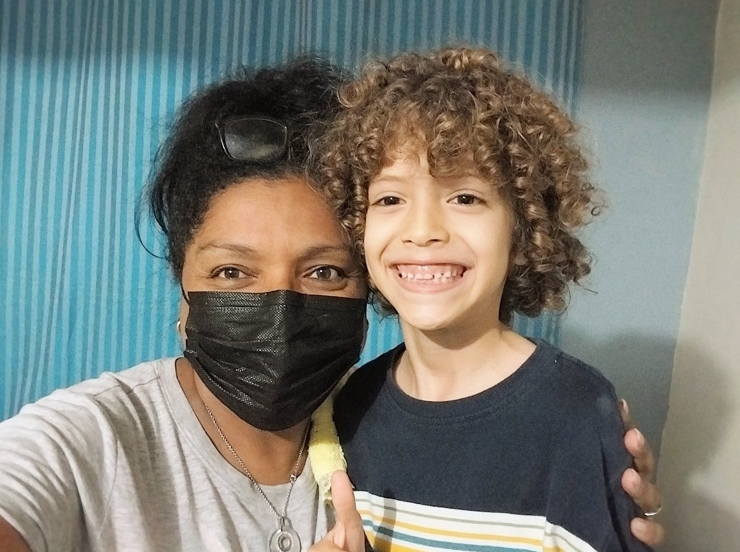 PaolaSmith2812's tweet photo. Hoy Dios me acercó a una familia venezolana🙏🏽 el pretexto retirar pañales para uno de mis valientes 😳🙌🏽 el propósito llegar con una piscina anhelada para 2 pequeños 🥺🇨🇴💪🏽🧡🙌🏽 mil gracias por todas sus donaciones #instrumentodeDios🙏🏽 #soylavoluntariaintensa 🤷🏽♀️💪🏽🧡 #rt https://t.co/Zbc4lm11C9