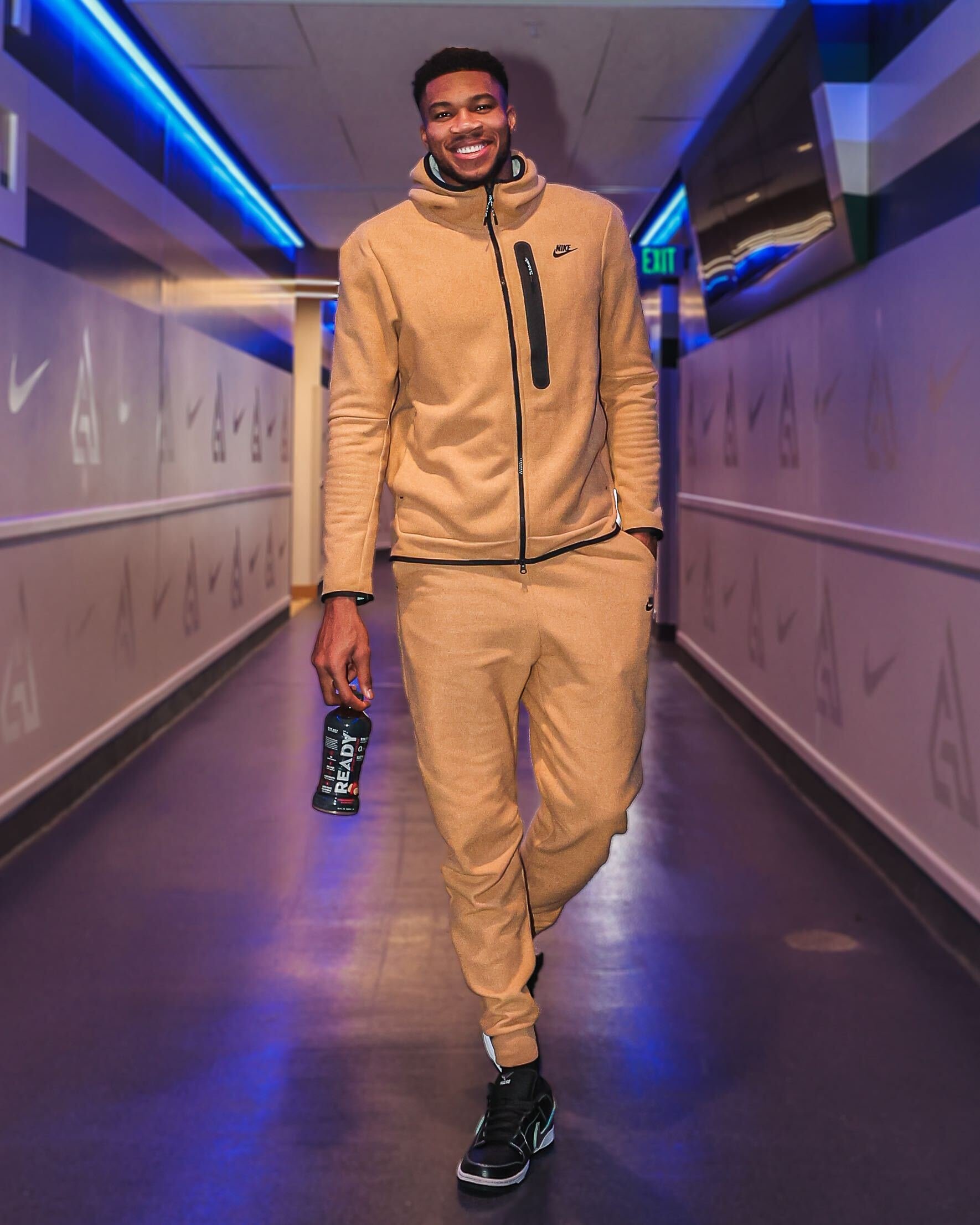 Giannis tracksuit hotsell