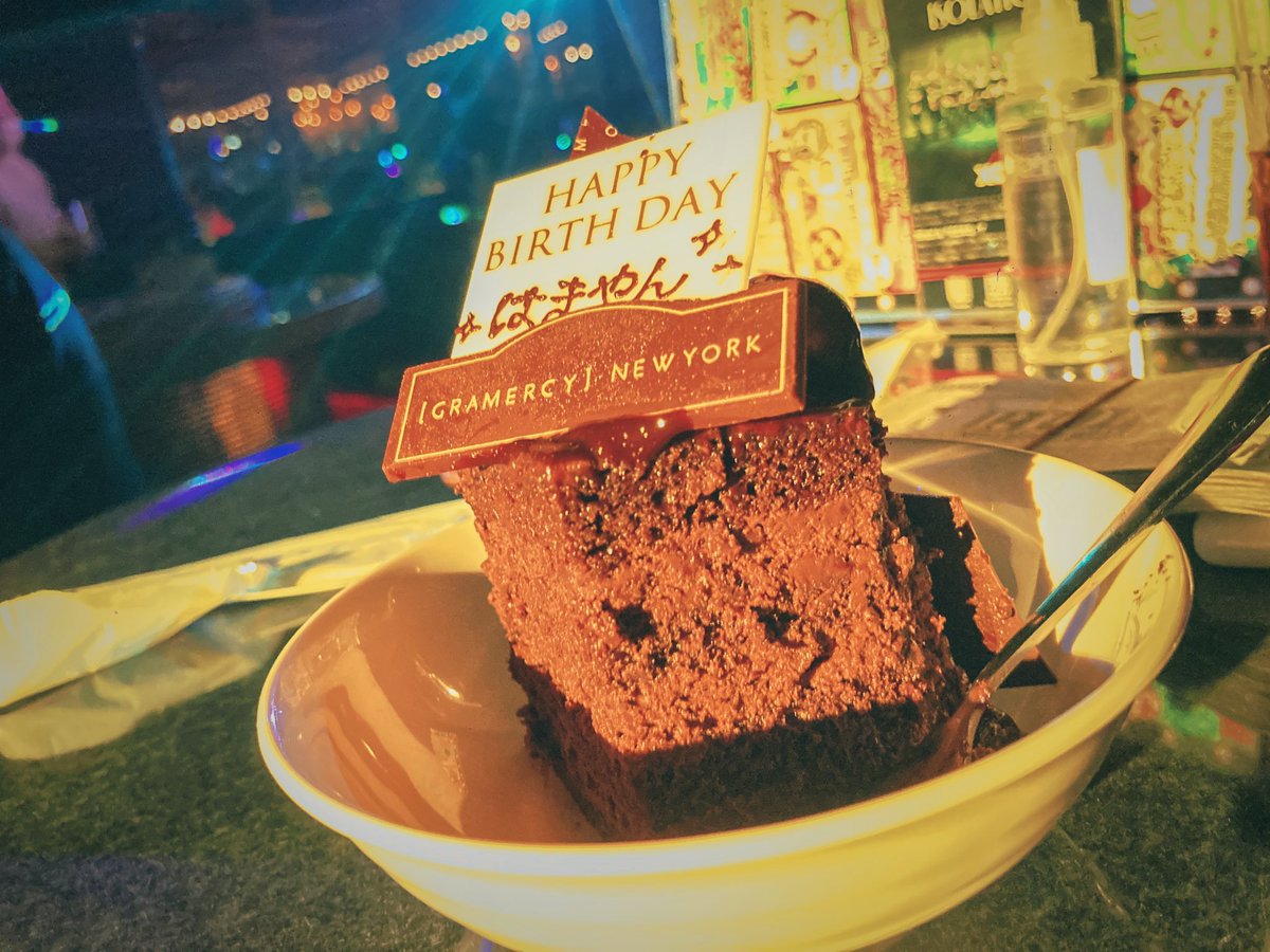 choroyandayo's tweet photo. バーレスクで迎える3回目の誕生日。
もう3年も通ってるときいて、月日の経つスピードにビックリ

毎年色々用意してくれてえれにゃんには感謝しかない😭
毎年最高の誕生日更新してます。

いつもありがとう。これからもよろしく！

#バーレスク大阪 
#バーレスク
#バレスク
#ばれすく
#えれなは我々の光 https://t.co/5C27clBEZQ