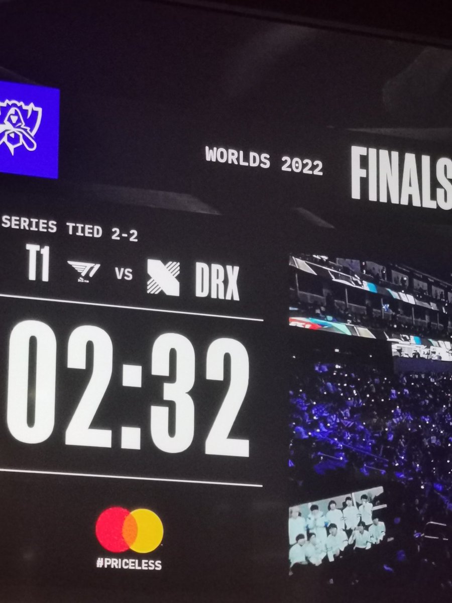 OBBplays's tweet photo. There is some League of Legends being played today. #Worlds2022 https://t.co/XKDyO4fXBK