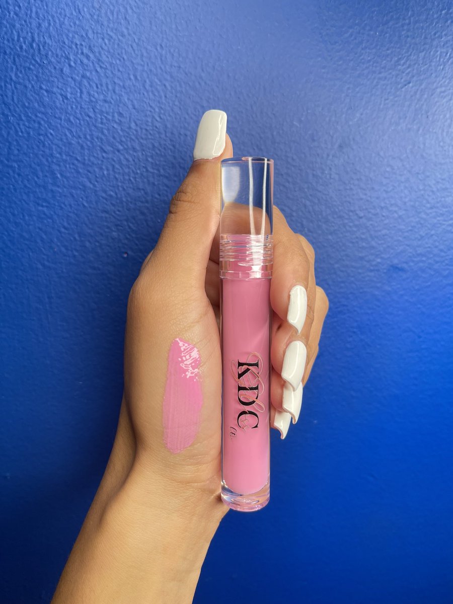 KaaayDenise's tweet photo. Gots to get you some Kdc GlossApplies smooth and soft ! Click the link in my bio and sign up for an extra 15% off when you subscribe 💋 Shop https://t.co/T8DzZfvW9D https://t.co/B3eXwclwo6