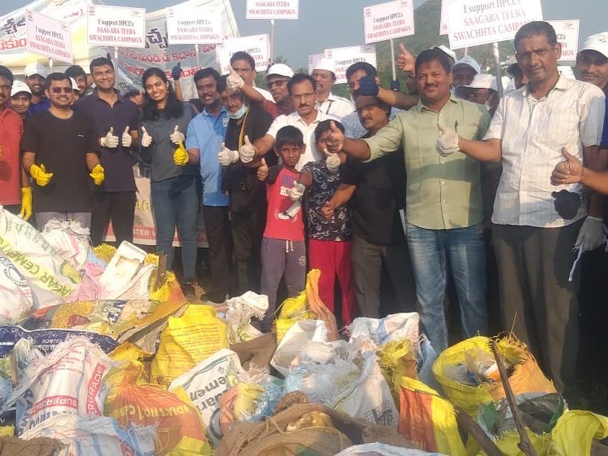 GVMC_VISAKHA's tweet photo. Collector Sri A Mallikarjuna along with Joint collector Sri K S Viswanadhan and Commissioner Sri. P. Raja Babu participated in the beach cleanup program at Sagar Nagar, Zone 2.

#SwachhSurvekshan2023Visakhapatnam 
#VizagSaysNotoPlastic
#SwachSagarSurakshitSagar https://t.co/7xlrUt2Lvc
