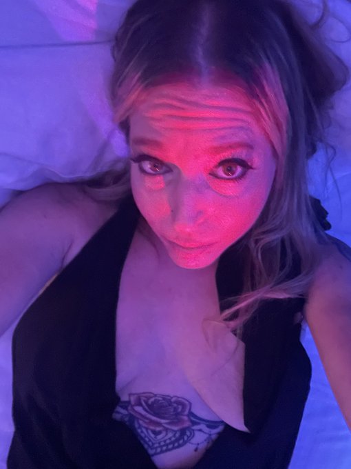Out tonight trouble gonna happen!! Subscribe to my onlyfans to see what naughty fun happens!! https://t