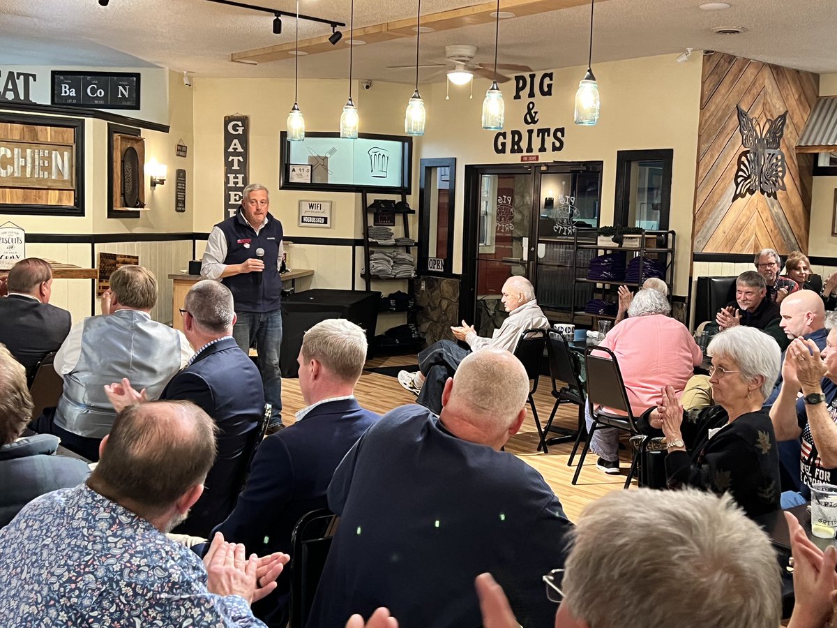 WhatleyNC's tweet photo. Yancey County! Joined @ChuckEdwards4NC, @treyallennc and @MichaelJStading to celebrate the end of Early Voting with an amazing dinner in Yancey County. Huge thanks to @YanceyGOP Chair John Anglin for pulling together an awesome event! #NCGOP https://t.co/yhlQjz7KmG