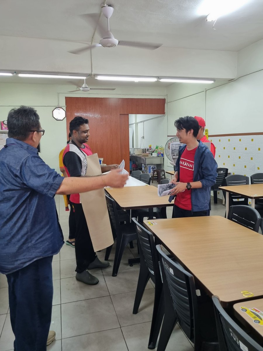 _ezalzamri's tweet photo. Sdr @AdamAdli selesai walkabout di Taman Kerjasama Bukit Beruang. Alhamdulillah, respons semua positif! #PRU15 #P137 #HangTuahJaya #Harapan #KitaBoleh https://t.co/FwrBc8oe4s