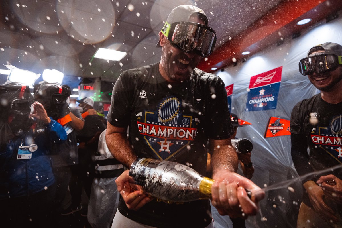 astros's tweet image. POP THOSE BOTTLES. 🍾