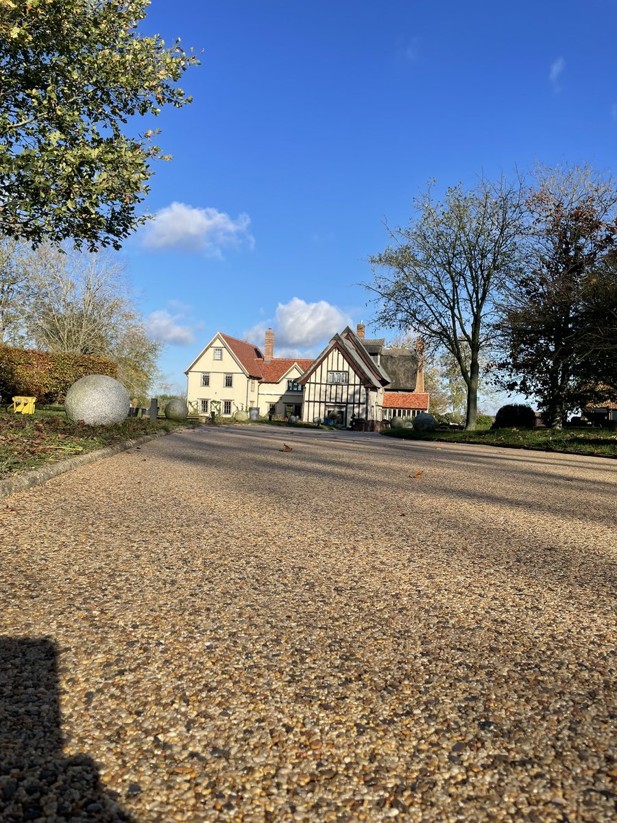 ClearpaveL's tweet photo. New 700m2 resin bound driveway complete in Suffolk with @SureSetUK pro barley. https://t.co/BWDKpNt7Wi
