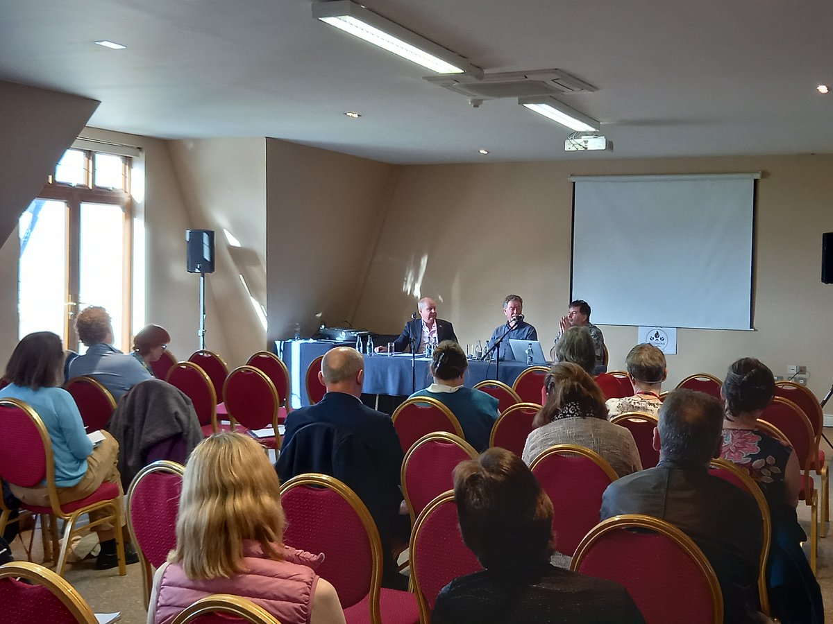 Aontas na Scríbhneoirí (@gaelscriobh) on Twitter photo Ag scríobh don scáileán – beag agus mór: an t-ábhar a bhí á phlé ag Cathal Póirtéir le hAlan Esslemont, ardstiúrthóir TG4 agus Cúán Mac Conghail, léiritheoir scannáin agus teilifíse ag an gcruinniú oscailte <a href="/OirnaGaeilge/">An tOireachtas</a>. #OnaS2022 Ag scríobh don scáileán – beag agus mór: an t-ábhar a bhí á phlé ag Cathal Póirtéir le hAlan Esslemont, ardstiúrthóir TG4 agus Cúán Mac Conghail, léiritheoir scannáin agus teilifíse ag an gcruinniú oscailte <a href="/OirnaGaeilge/">An tOireachtas</a>. #OnaS2022