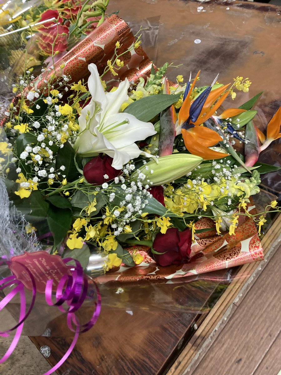 zzsatsukizz's tweet photo. 公会堂での格闘技の花束💐製作しましたが投げ捨てられてないかが気になる🙄 https://t.co/UDUA2zKm9e