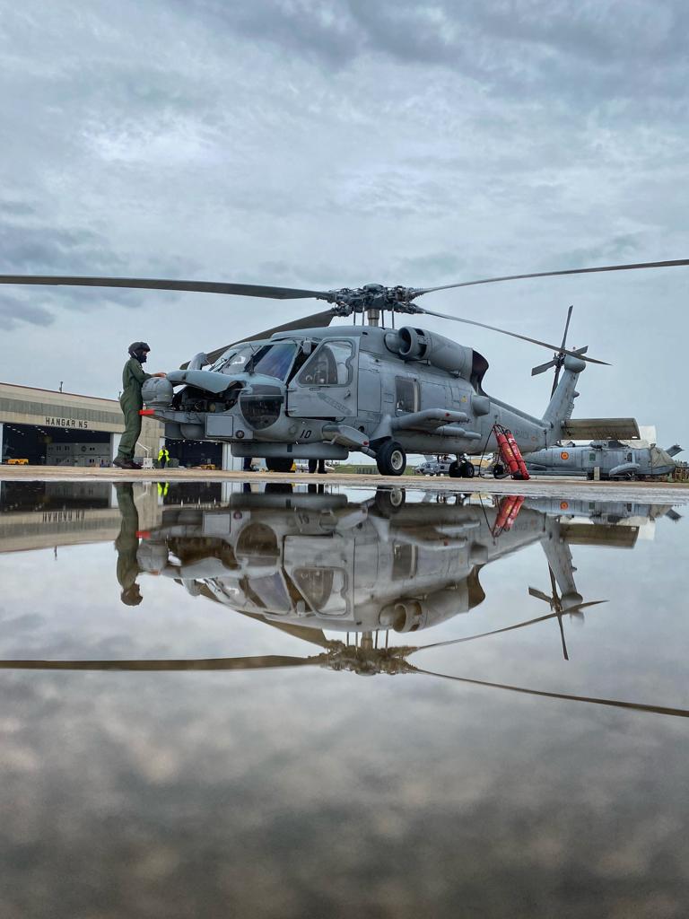 Armada_esp's tweet photo. #BuenosDías
Comenzamos el domingo y continuamos nuestro trabajo, adiestramiento, mantenimientos, preparación. 24 horas al día, 7 días a la semana para la #DefensaDeEspañaEnYDesdeLaMar.
#SomosLaArmada🇪🇦⚓ https://t.co/PFCj9VNpoS