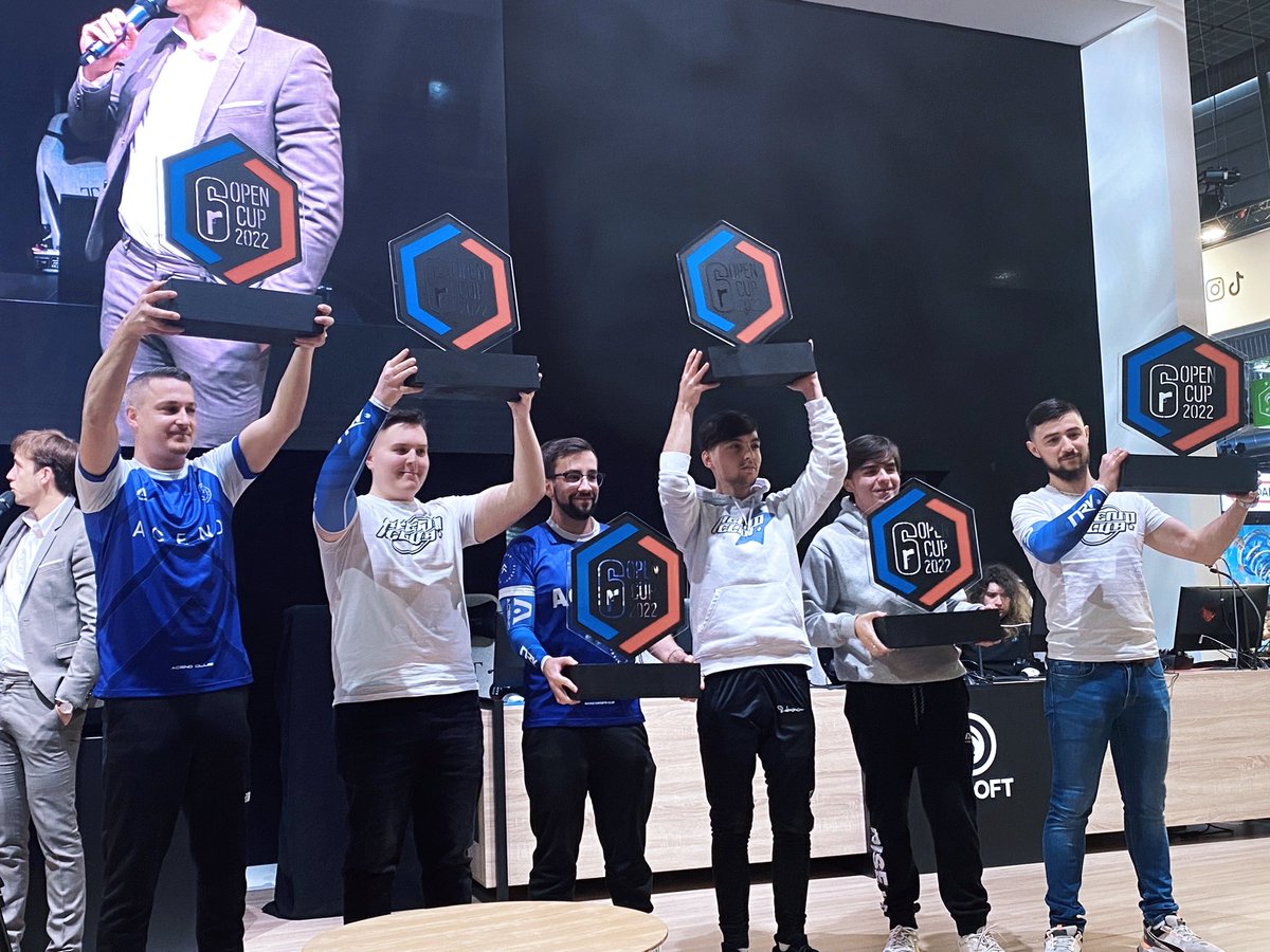 Akh_dar_'s tweet photo. Week end fini 
Gagnant de la #6OC 🥇
Merci a Ubisoft pour l'organisation et aux staffs sur place pour qu'on joue dans les meilleurs conditions
Merci aux gens qui nous ont soutenu et ceux présent sur place.
Merci Acend pour les moyens donnés à demain
#RiseUp 💜 https://t.co/eQUPpWVn7V
