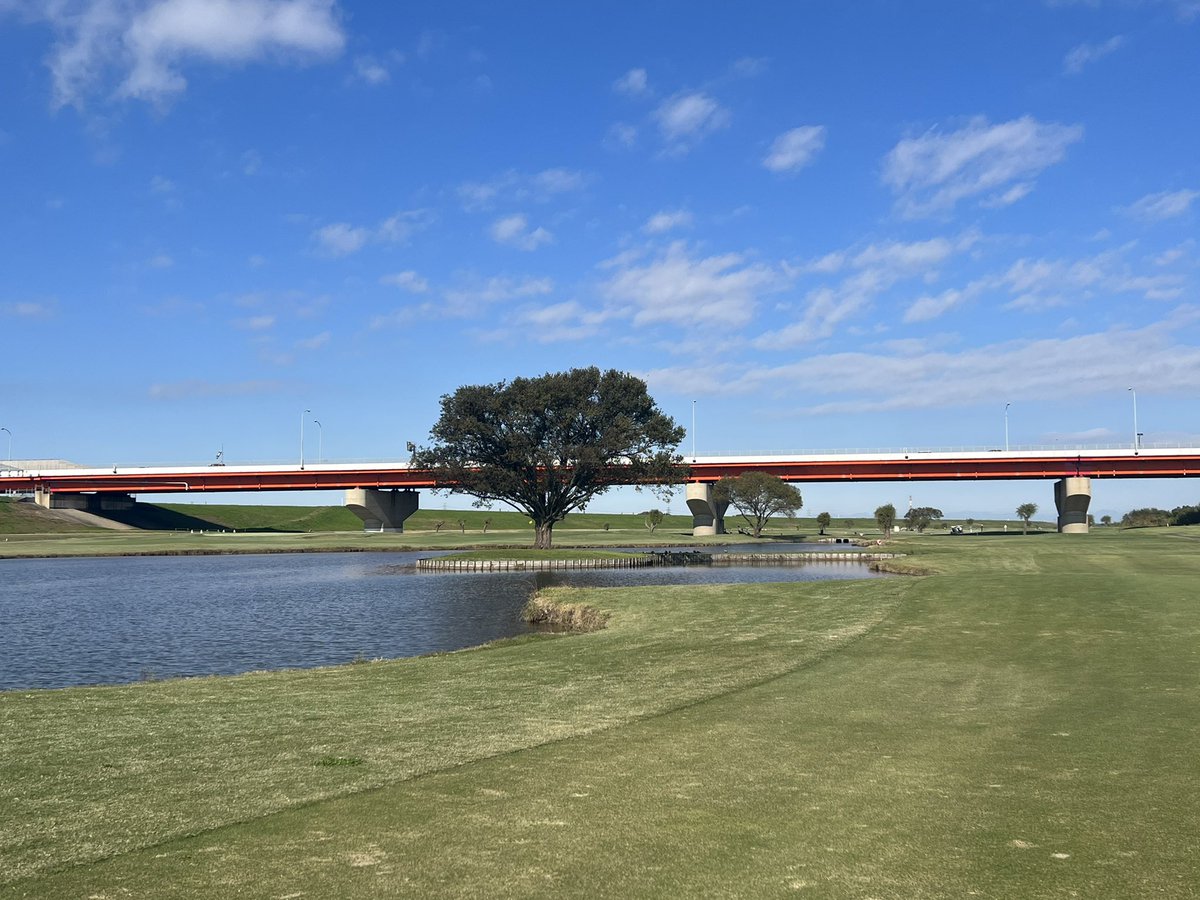 shimayan878's tweet photo. ゴルフコンペでしたぁ〜。⛳️
良い天気で、
風もそんなに吹いてなくて、良かったぁ〜。🏌️♂️
パット数が、32だったので、まずまずでした。
#ゴルフ
#パット数を30にしたい
#ATTASKing
#SRIXON https://t.co/pIJAH1AQxR