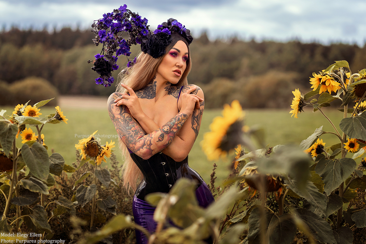 Model is <a href="/ElegyEllem/">Elegy Ellem</a> 
Wearing <a href="/ladylucielatex/">Lady Lucie</a> 

💜💜