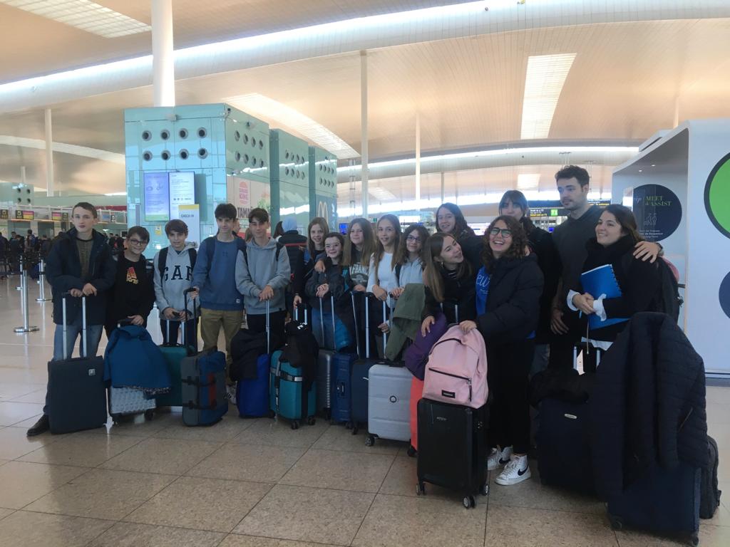 011Betty's tweet photo. 14 alumnes de 2ESO NEI preparats per viure l'experiència d'Erasmus+ a Bergen op Zoom. Conèixença, creixement personal i projecció internacional és el que viuran aquests dies. 
@JesuitesEdu
#JEGràcia #Kostka #ErasmusPlus https://t.co/PknByhHpDj