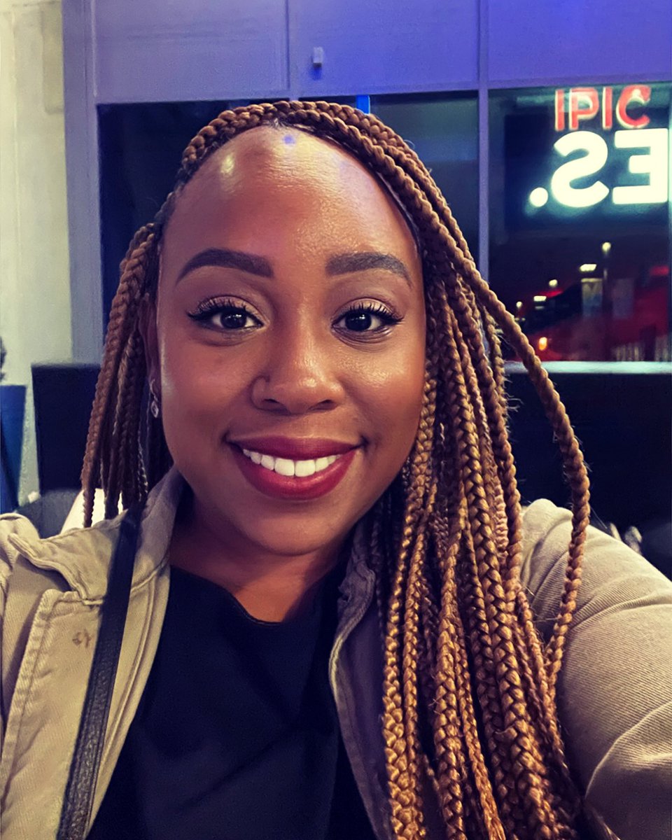 lailah524's tweet photo. The sadness behind this smile is real. https://t.co/pAa3eucBMc