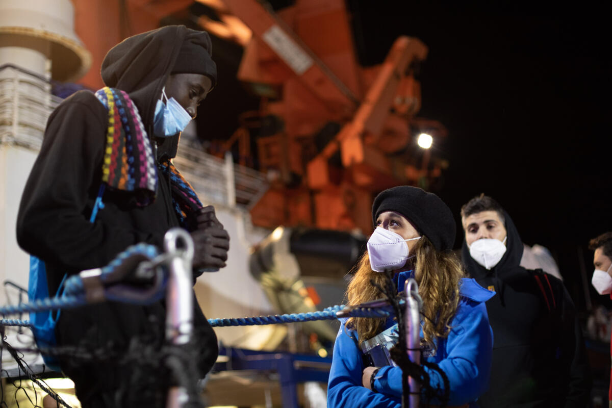 1/5 🔴Breaking: Last night, #Humanity1 was instructed to enter the port of #Catania. We have not been assigned a place of safety for the disembarkation of all survivors as required by international law. Instead, 35 are ordered to stay on board. This is unlawful and unacceptable!