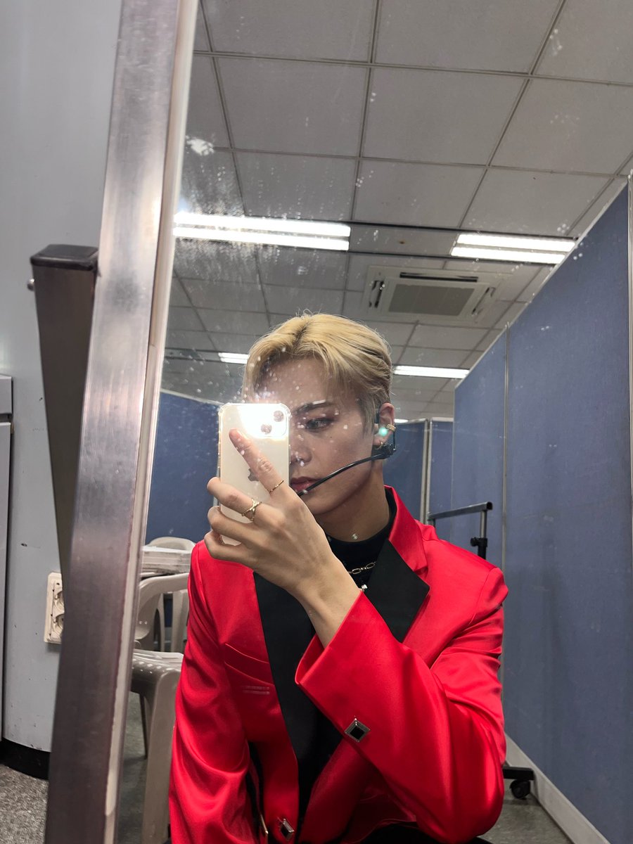 ONKIOFRANCE's tweet photo. • WVRS | 06.11.22 • #ON 

"Edelweiss ! Tu as fait du bon boulot aujourd'hui ! Tu as fait du bon boulot sur "Inkigayo", alors n'oublie pas de le regarder ! 💕 Je t'aime aujourd'hui aussi 🔥"

• @TFN_official_ #티에프앤 #ON #온 #KIO #키오 • https://t.co/SeFrXMpaYC