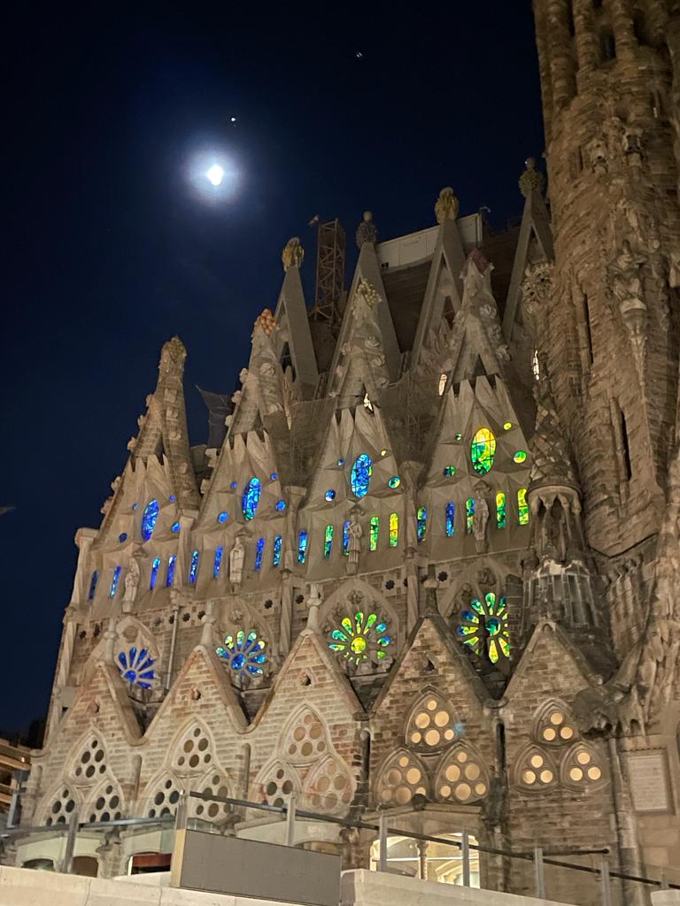 i3_Global's tweet photo. The Majestic Sagrada Familia at night.

#Barcelona
#Gaudi
#GartnerSYM https://t.co/m0ZxALkXnL