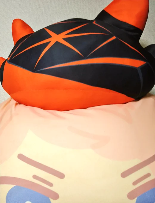 通販してたの届いた特典のぴーちゃんとオリジムシクッション 