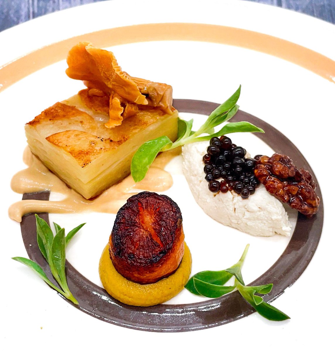 #vegan #veganfood #veganrestaurant #veganwales #plantbased #plantbasedfood #veganchef #wales #restaurant #food #foodphotography #chef #veganrecipe #veganaf #yum #veganwales #veganuk #foodporn