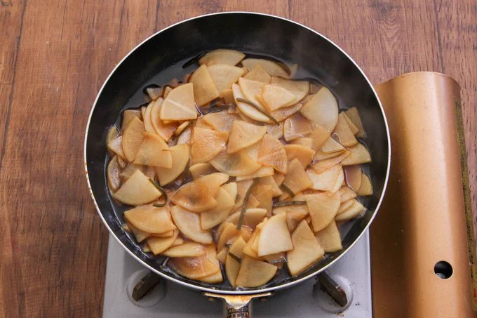 一枚食べたら止まらなくなっちゃう？！簡単で美味しそうな、大根の「お漬物」レシピ！