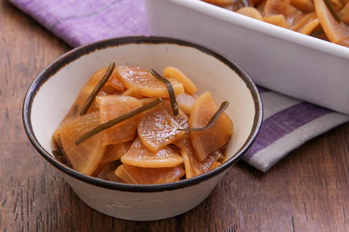 一枚食べたら止まらなくなっちゃう？！簡単で美味しそうな、大根の「お漬物」レシピ！