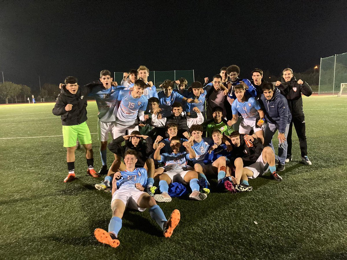 #JuvenilA 
Victoria de los chicos de Diego Isla en el derbi ante el <a href="/CDGalapagar/">C.D. Galapagar</a> B

Partidazo del equipo, consiguiendo remontar el 1-2 al descanso, para terminar 3-2.
#VamosColme  💙🤍💙
Enhorabuena equipo!!!!💪💪💪

Goles
⚽️⚽️ Eder
⚽️ Samu
#CelesteNuestraPiel #orgullogimnastico