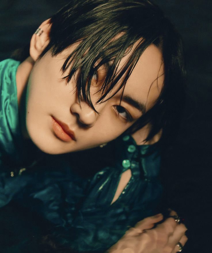 maroon,
a svnwcn 🔞 au.

elias (jw) and silas (sn) are known to be showbiz rivals who always tweet shady things about each other.

what their fans doesn’t know is that they always meet behind those tweets — for their two cats… and escapades under the sheets.