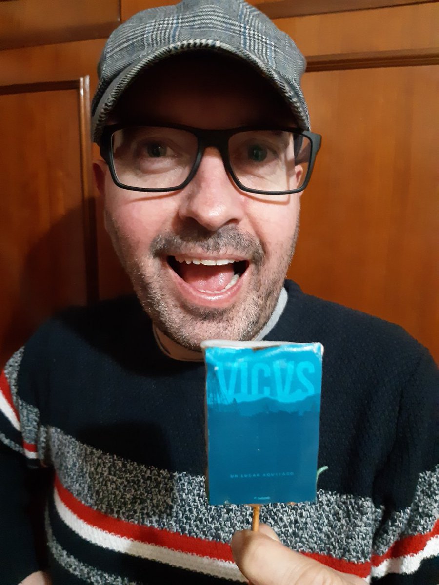 beto_luaces's tweet photo. Cando estaba a escribir #Vicvs pensaba que podería valer como lectura pracenteira (ou para vencer o insomnio), para calzar unha mesa, como arma... pero nunca imaxinei que fose comestible! 😋
#losdulcesdealbita https://t.co/hWSC0qqioZ