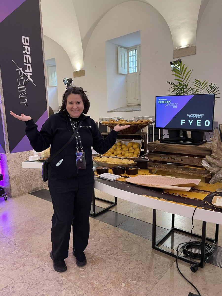 Come over to Pateo de Gale today @SolanaConf at #Breakpoint2022 - @goFYEO is sponsoring the food and @skjortan getting in stage at 11!