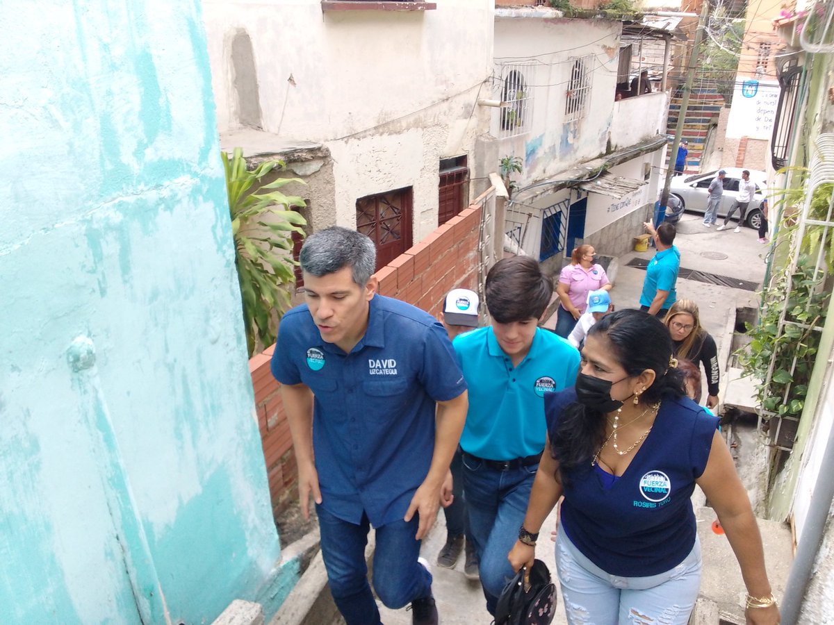 manuelrvzla's tweet photo. Gran #recorrido en el municipio sucre de nuestro líder @DavidUzcategui acompañado de todo un equipo articulado en pro de conseguir en cambio en Venezuela tan anhelado por todos.
@RosirisToroLeg @josepachecosuc @HayberF @WilliamsBarros7 @fvmunsucre @fuerzavmiranda @lafuerzavecinal https://t.co/scKRzMdb9G