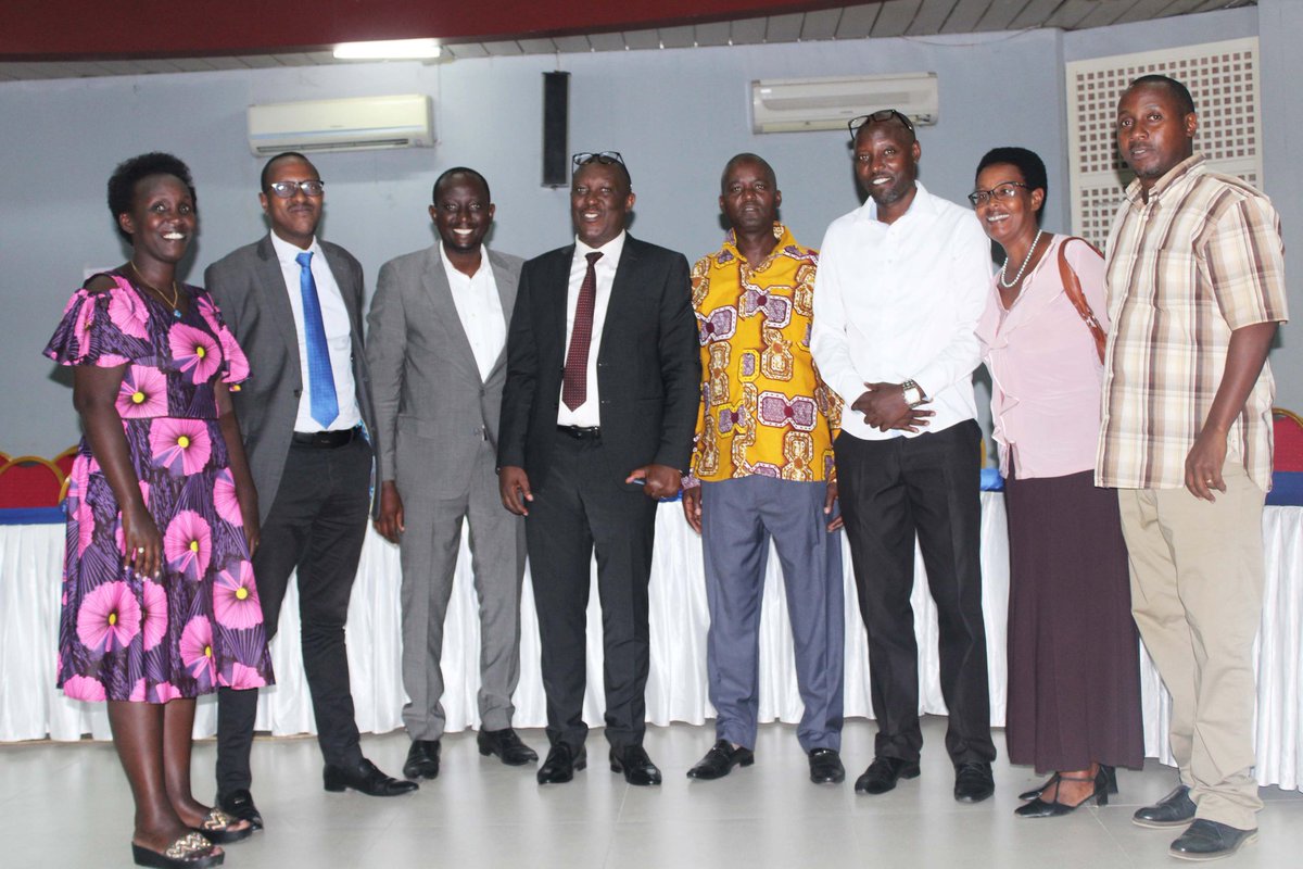 MutualiteSolis's tweet photo. Les membres du nouveau #Conseil_Admnistration de #SCOM_TERIMBERE présidé par #SHIMAYEZU_Maximilien
@MutualiteSolis
@N_Polyceb
@kiraswissclinic
@mspls_bdi
@WHO
Voir photo https://t.co/YzfZ9d4kCU