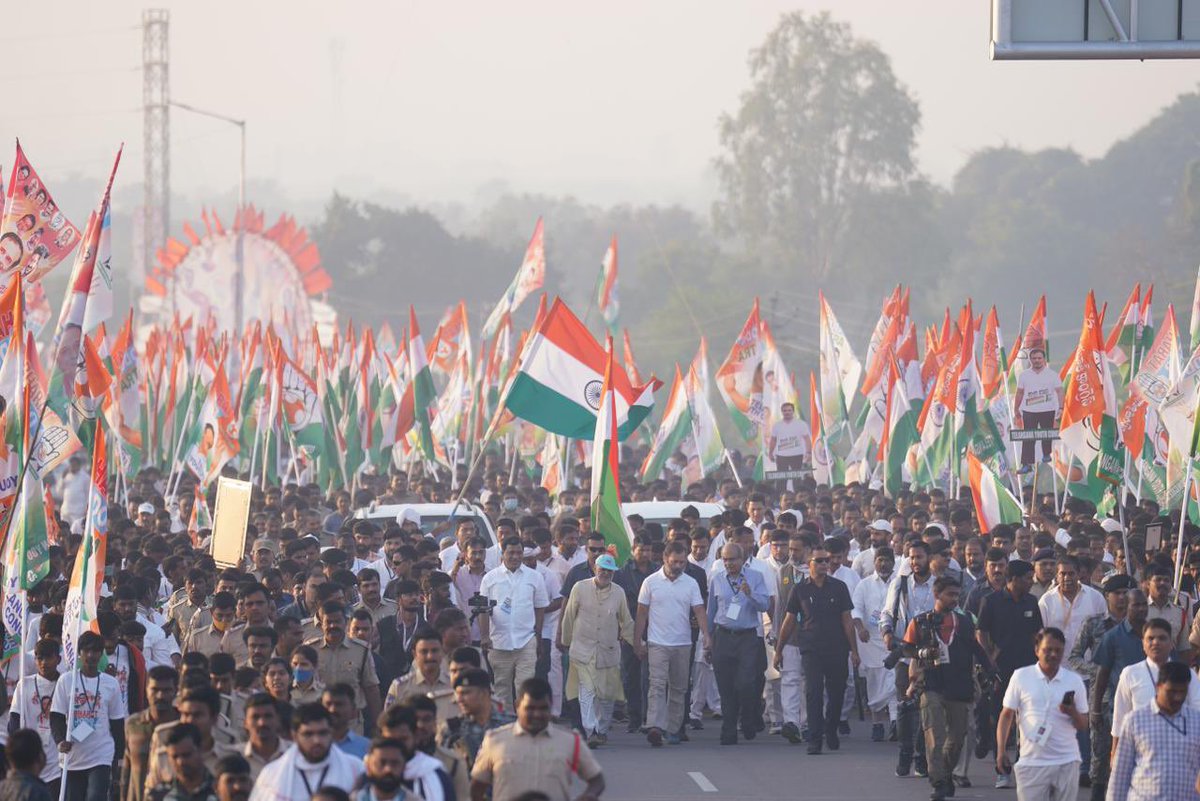 GovindaGoswami_'s tweet photo. अन्याय के ख़िलाफ उठी आवाज़ बन जाए..
कुछ यूं चले ये कारवां कि मिसाल बन जाए...

#BharatJodoYatra https://t.co/c0JOHUOiSD