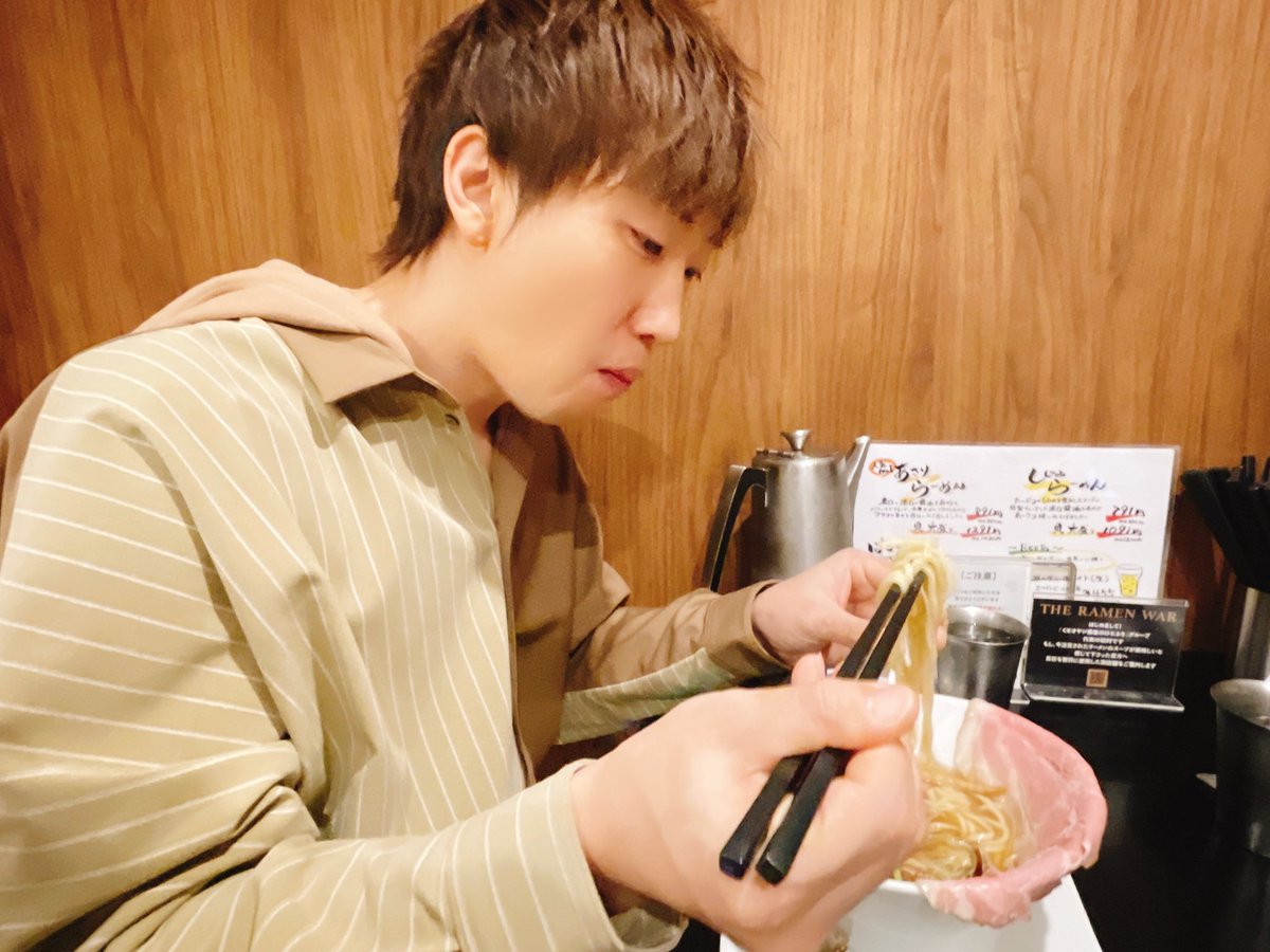 sangwoo_staff's tweet photo. リリースイベント
1部お越しの皆様ありがとうございました✨

サンウは
エネルギーチャージ完了です🍜

2部16:00〜 もお待ちしております✨

#サンウ #TOWER_Kobe #yoursong https://t.co/tMjlnSeHK6