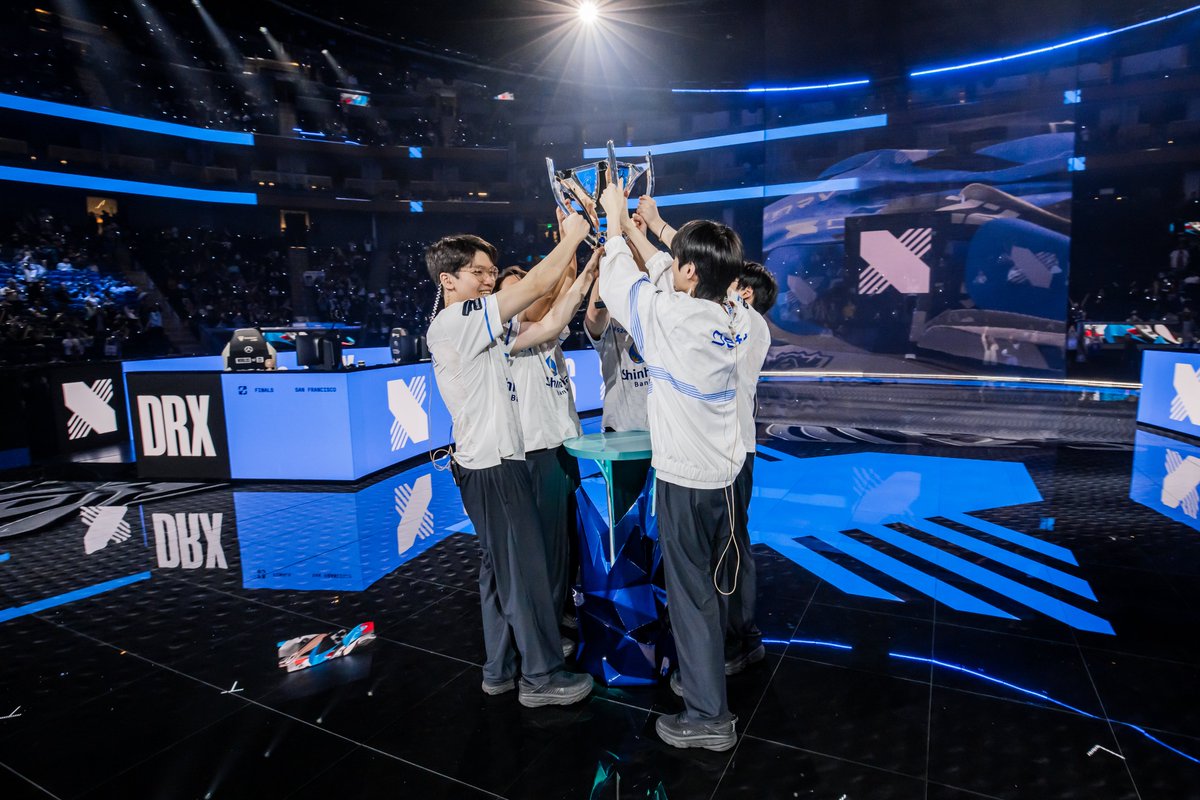 lolesports's tweet photo. WHAT A JOURNEY:

From Play-Ins to #Worlds2022 Champions! https://t.co/xJ5HFbhrZp