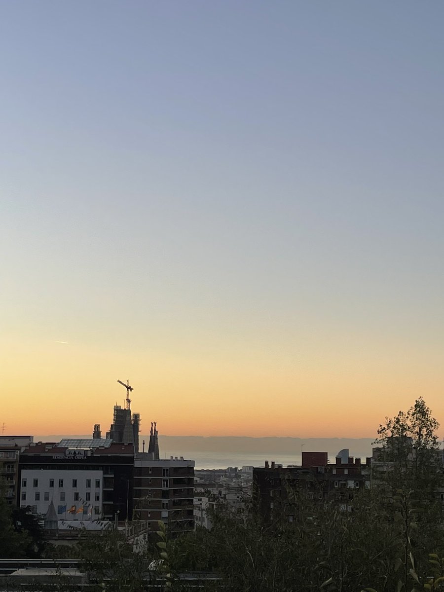 b4lduf4's tweet photo. Here comes the sun.

#bondia #barcelovers https://t.co/5sWEiTSbKm