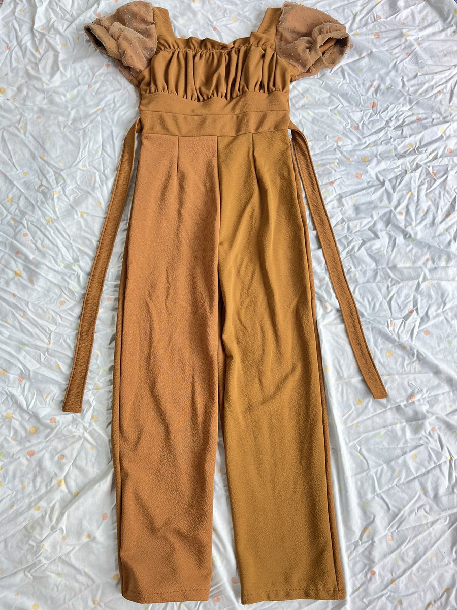 จั๊มสูทขายาว แขนตุ๊กตา Size M,L
ราคา 200 บาท 

ค่าส่ง 30 บาท ตัวต่อไป 5 บาทจ้า #ส่งต่อเสื้อผ้ามือ2 #ส่งต่อกระเป๋า