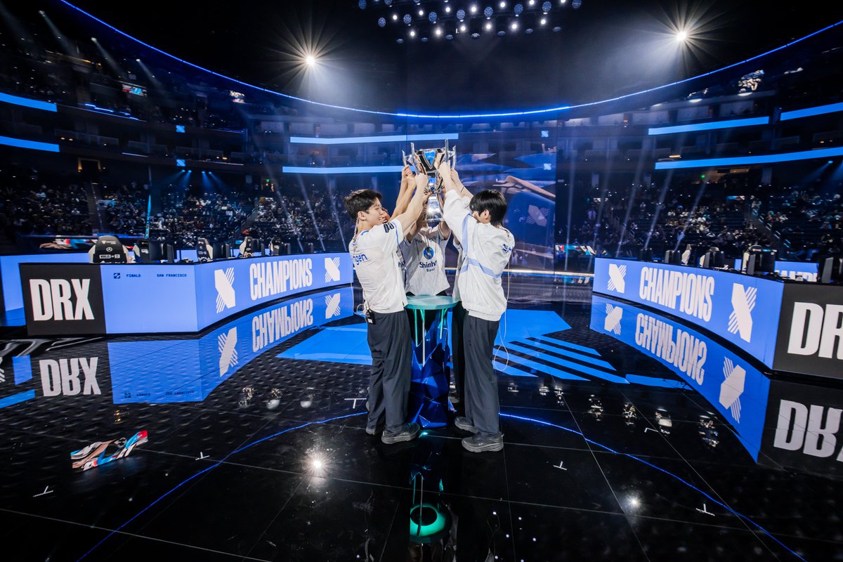lolesports's tweet photo. 💙 #DRXWIN https://t.co/dbUDUDilCa