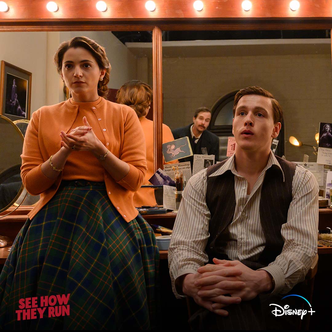 20thCenturyNL's tweet image. VERRASSING! De nieuwe film #SeeHowTheyRun met Saoirse Ronan, Sam Rockwell en veel meer, is NU TE STREAMEN op #DisneyPlus. 🔍