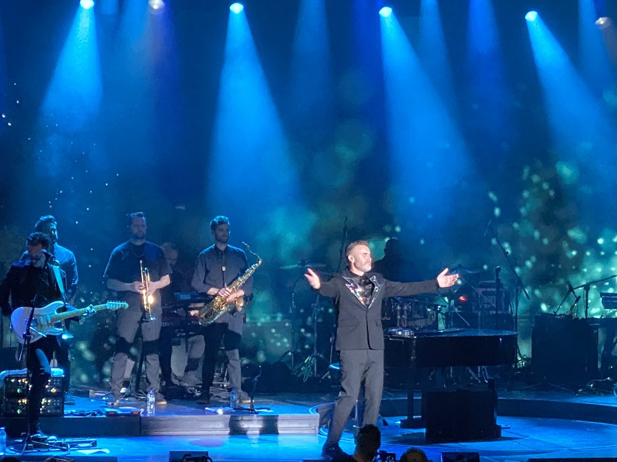 CeliaRosalyn's tweet image. What a night on board Iona ! The show was fabulous was so happy to have won a ticket to see this amazing show #GaryOnBoard @pandocruises @GaryBarlow #Barcelona