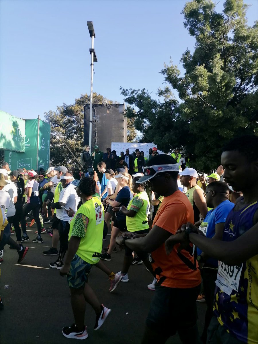 GautengSACR's tweet photo. MEC @Morakane_ kickstarted the People’s Race at the crack of dawn this morning and wished all runners well at FNB Stadium. In it’s 27th edition this year, the #SowetoMarathon has welcomed more than 20 000 participants for the 10km, 21km and 42km race.

#GrowingGautengTogether https://t.co/D00eCyRz8M