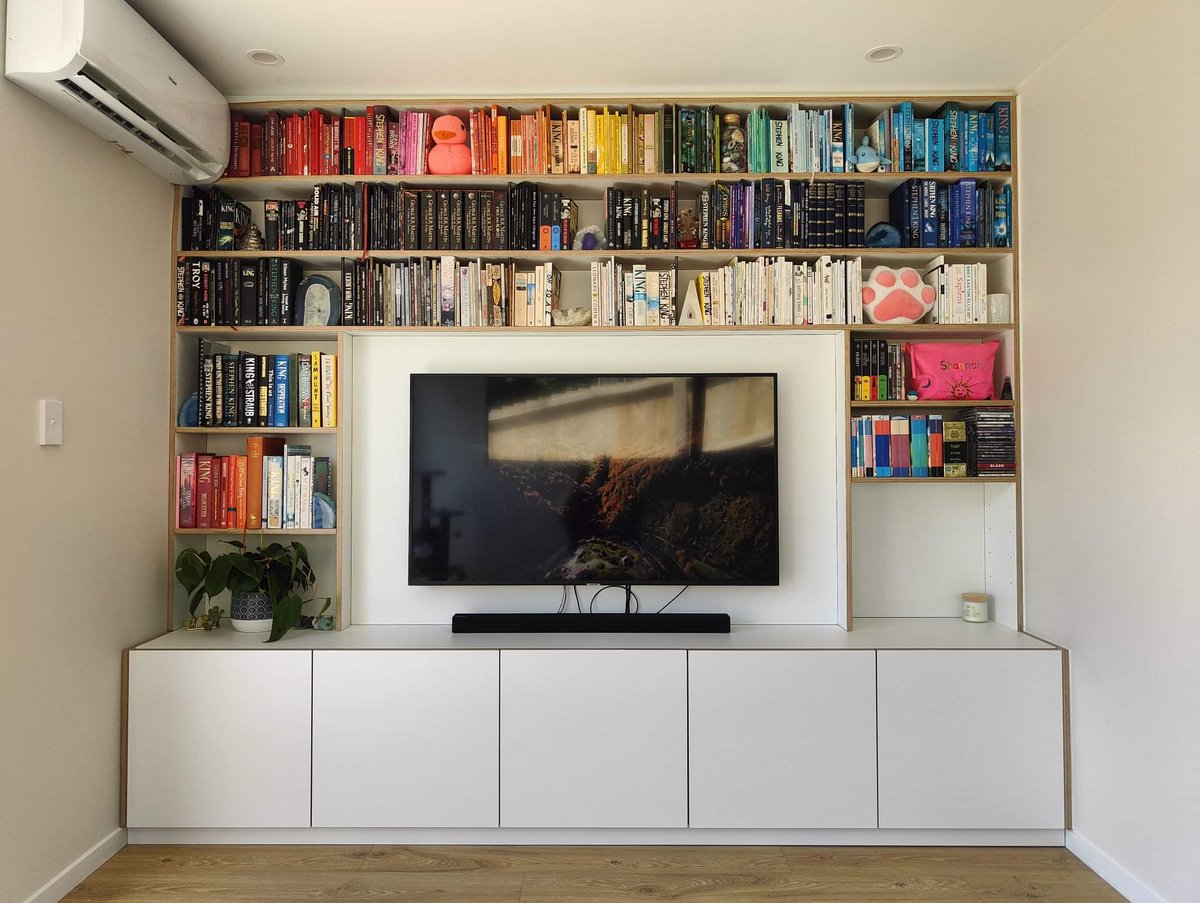 TrowerJamie's tweet photo. What a dream. Years ago, we though up our perfect bookcase for our new home. Can't believe it's installed! 😍 https://t.co/oJVQQCiYkX