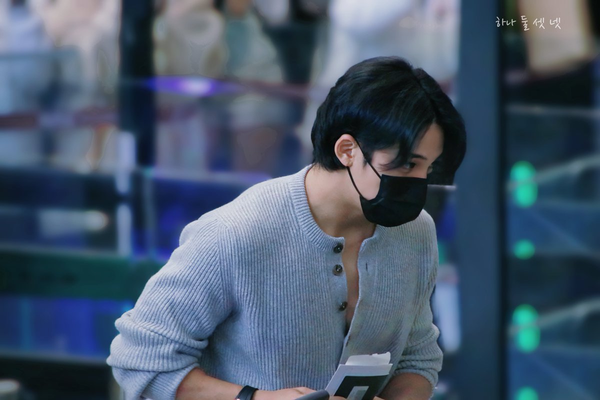 seventeen_1234_'s tweet photo. #민규 #MINGYU #세븐틴 #seventeen

221106 김포 출국 ✈️

다정한 눈빛✨ https://t.co/neWp5S3ZOs