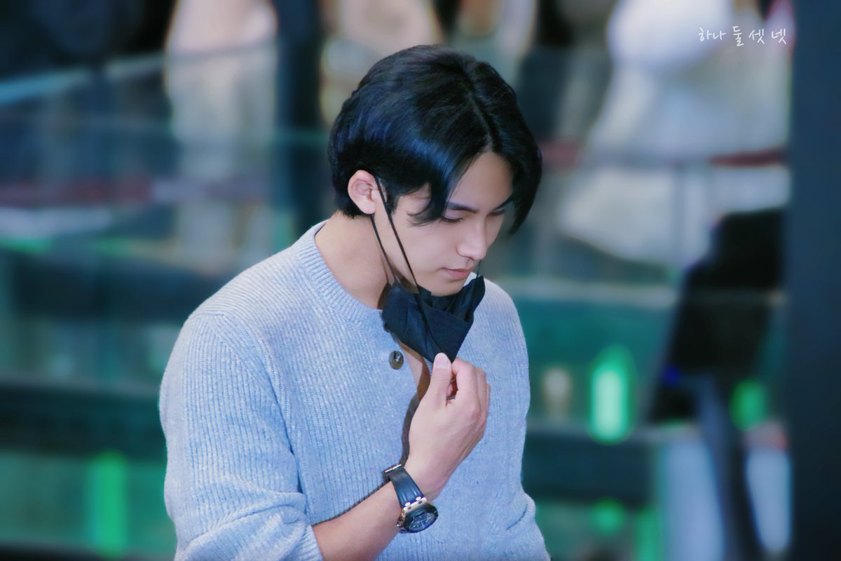 seventeen_1234_'s tweet photo. #민규 #MINGYU #세븐틴 #seventeen

221106 김포 출국 ✈️

다정한 눈빛✨ https://t.co/neWp5S3ZOs