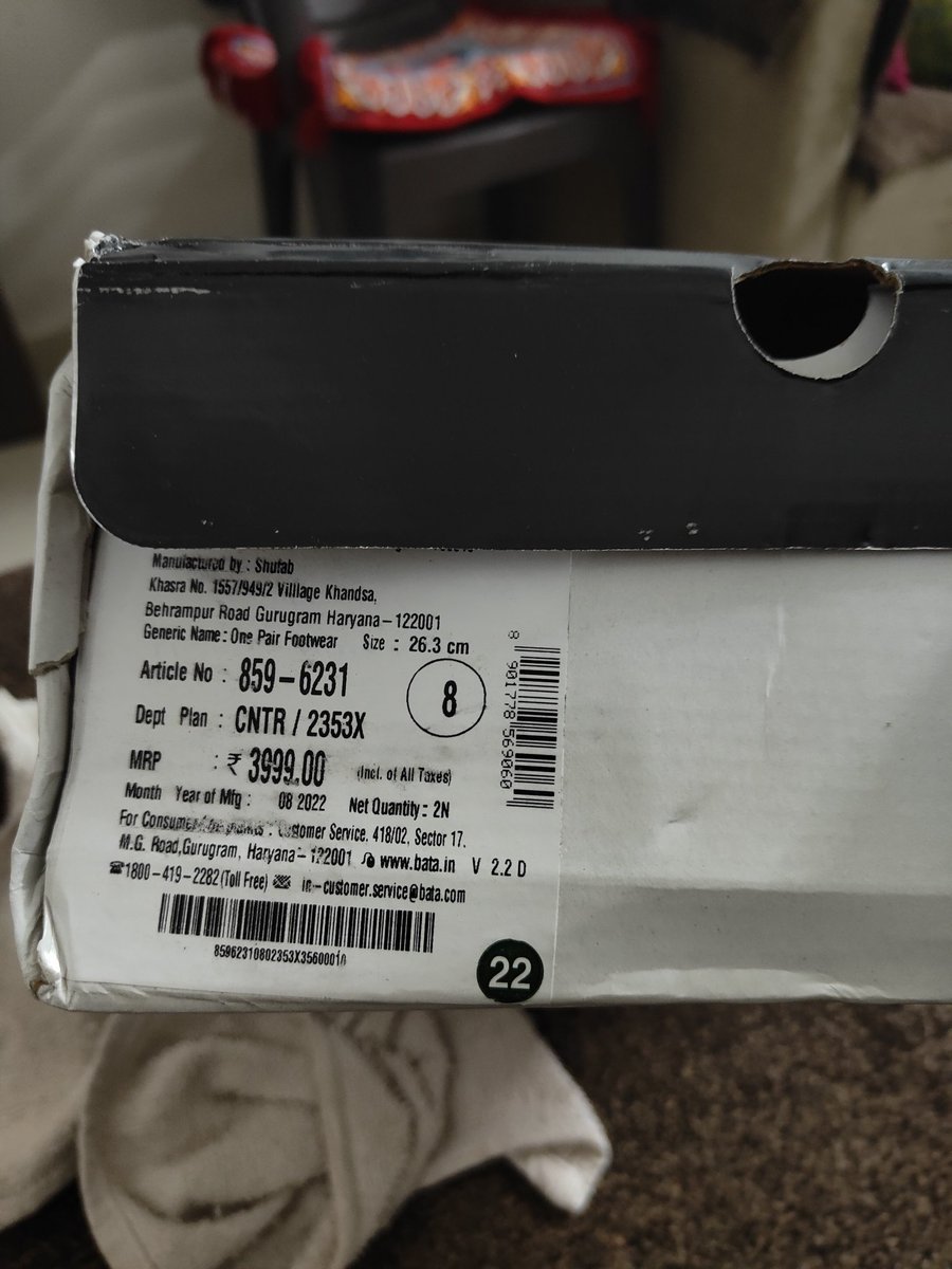 toaops's tweet photo. See the proof they don't even deliver shoes on their original box! https://t.co/Sm7NPEtQgx