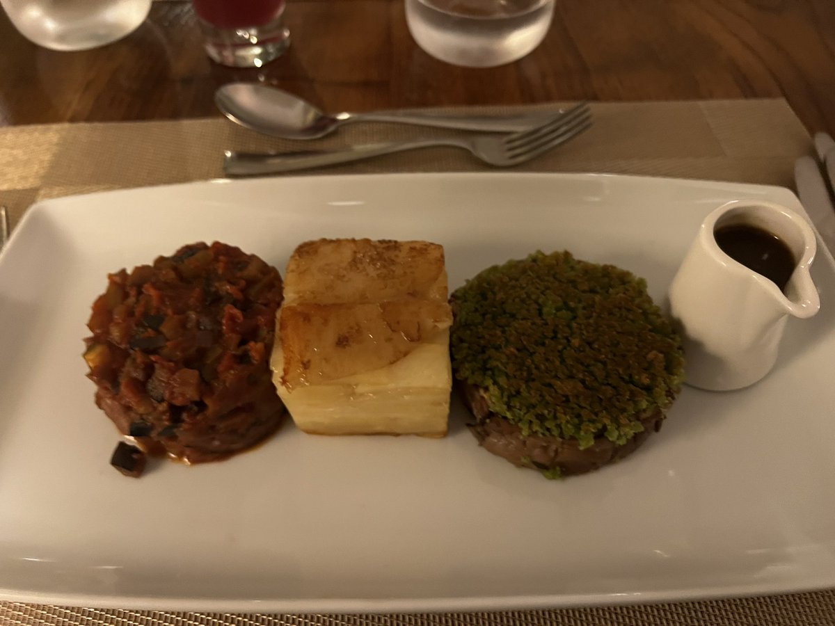 KevinleachKevin's tweet photo. Had a great meal out last night really tasty locally sourced food but I must admit I’m not keen on the presentation #realfood #localfood #supportyourlocalfarm https://t.co/lGjqn5oC9d