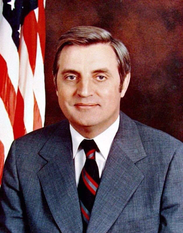 TODAY IN HISTORY 11-6-22 President Ronald Reagan won re-election by a landslide over former Vice President Walter Mondale, the Democratic challenger. 1984 #TodayInHistory #PresidentRonaldReagan #VicePresidentWalterMondale #presidentialelection