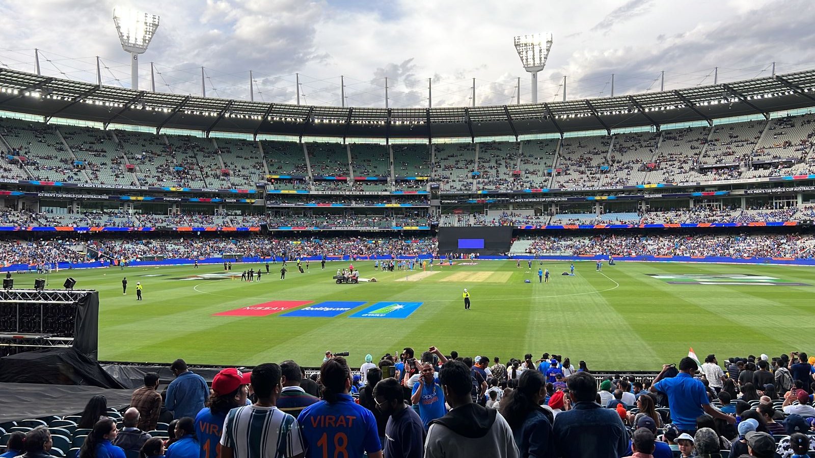 Fg3UROkaYAcsEIR?format=jpg&name=large